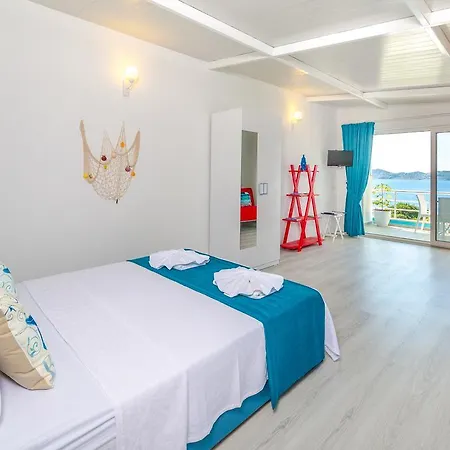 Derin Mavi Butik Sogut (Aegean)