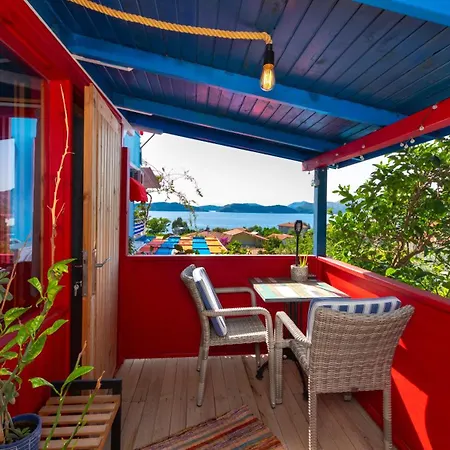 Derin Mavi Butik Pansiyon *