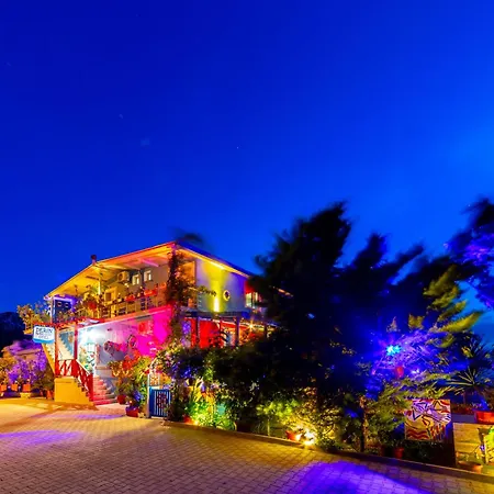 Derin Mavi Butik Pansiyon Söğüt